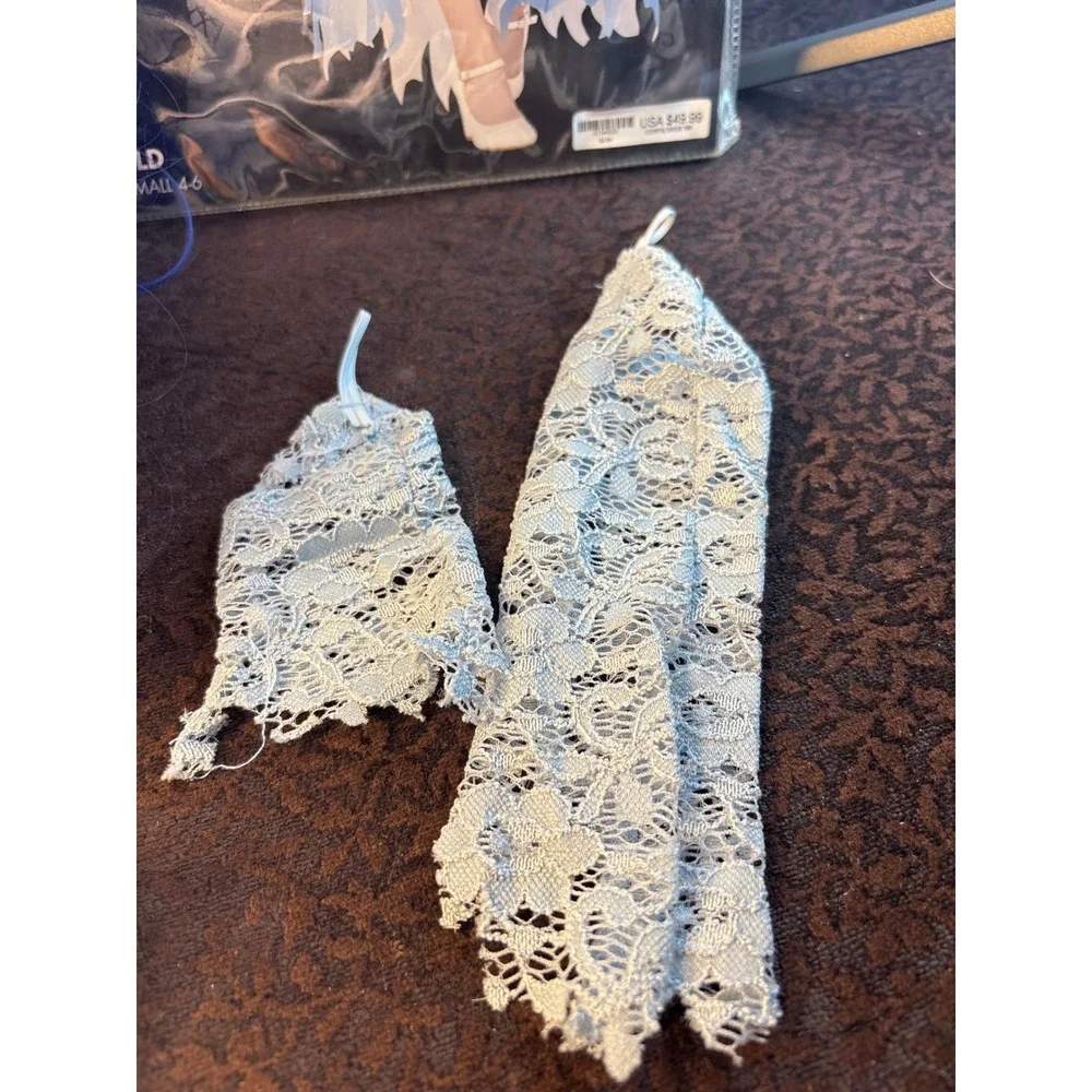 Spirit Halloween Corpse Bride Costume Child Small 4-6 Dress Wig Veil Bouquet - Picture 3 of 9